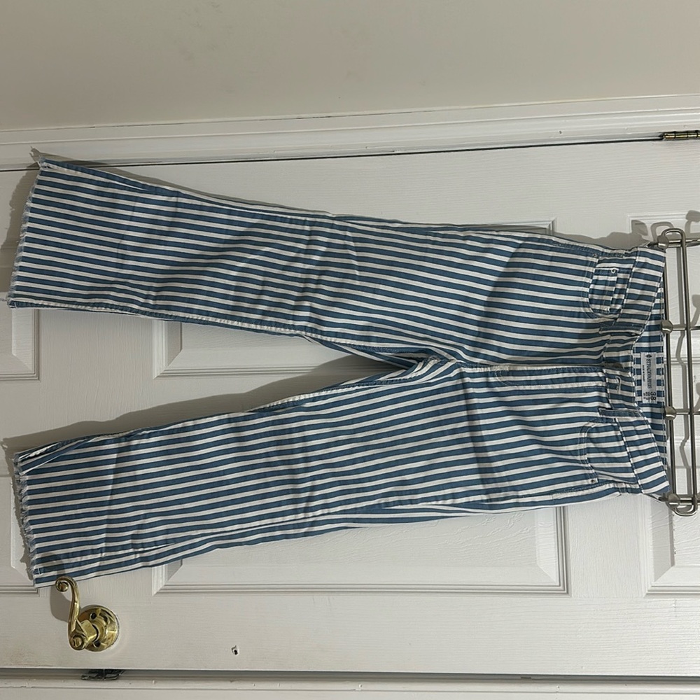 Gorgeous jeans bought from Italy. Worn once, great condition. Size in USA- 6.